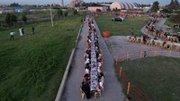 Acara buka puasa bersama ini diberikan untuk anak yatim piatu dan keluarga yang membutuhkan.  