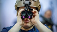 NRA mengklaim sangat melawan segala bentuk kontrol senjata. Mereka berpendapat bahwa lebih banyak senjata membuat negara lebih aman. Menurut NRA, konstitusi memberi warga AS hak untuk memanggul senjata tanpa pengawasan pemerintah.  
