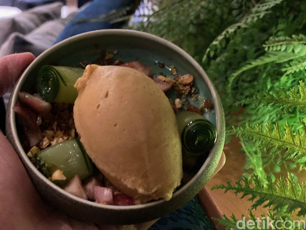 Blue Terrace Ayana Midplaza