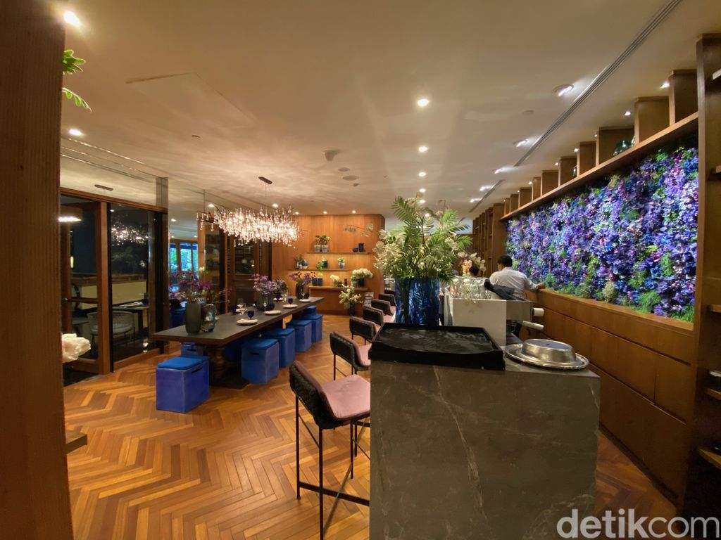 Blue Terrace Ayana Midplaza