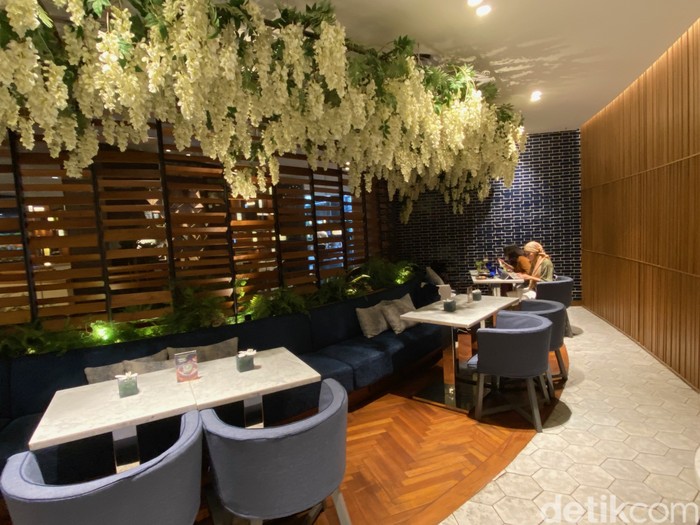 Blue Terrace Ayana Midplaza