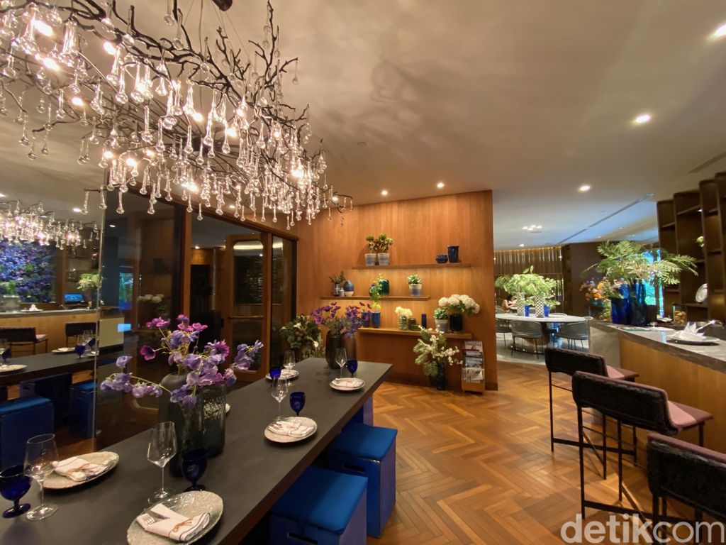 Blue Terrace Ayana Midplaza