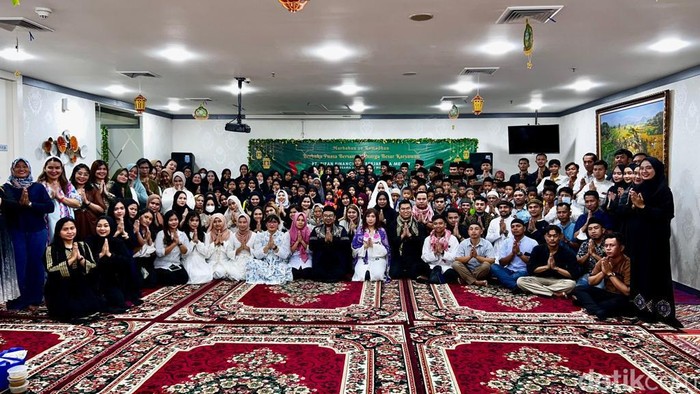 Buka puasa bersama RFB dengan anak yatim.