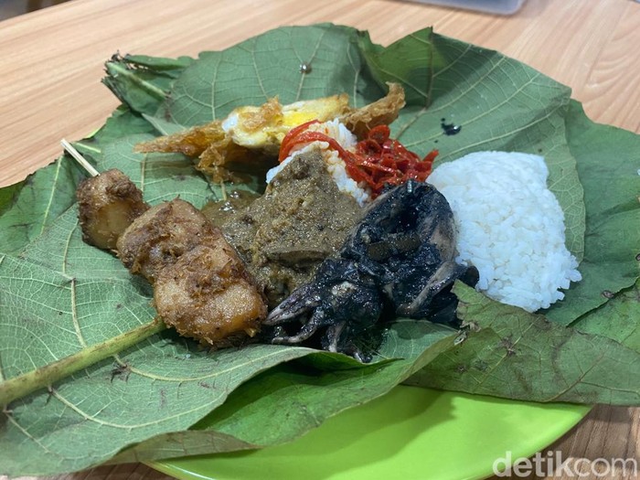 Dibungkus Daun Jati, Ini Nikmatnya Nasi Jamblang Mang Dul Cirebon