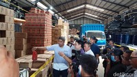 Jerry mengungkapkan, salah satu oknum yang memproduksi pelumas ilegal ini sudah beroperasi sekitar 3 tahun. Hal ini ditemukan salah satunya karena adanya pengaduan dari masyarakat sekitar. Adapun hasil temuannya berupa 1.153 drum dan 196.734 botol pelumas ilegal, kerugiannya mencapai Rp 16,5 miliar.