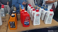 Selain itu, ia juga mengatakan, produk yang dihasilkan oknum-oknum tersebut tidak ber-SNI (Standar Nasional Indonesia), tidak memiliki NPB (Nomor Pendaftaran Barang), serta tidak memiliki NPT (Nomor Pelumas Terdaftar).