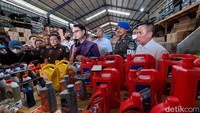 Pihaknya bersama kementerian dan lembaga terkait pastikan akan melakukan pendalaman terkait kasus ini. Meski demikian, ia mengaku selalu mengedepankan keamanan konsumen.