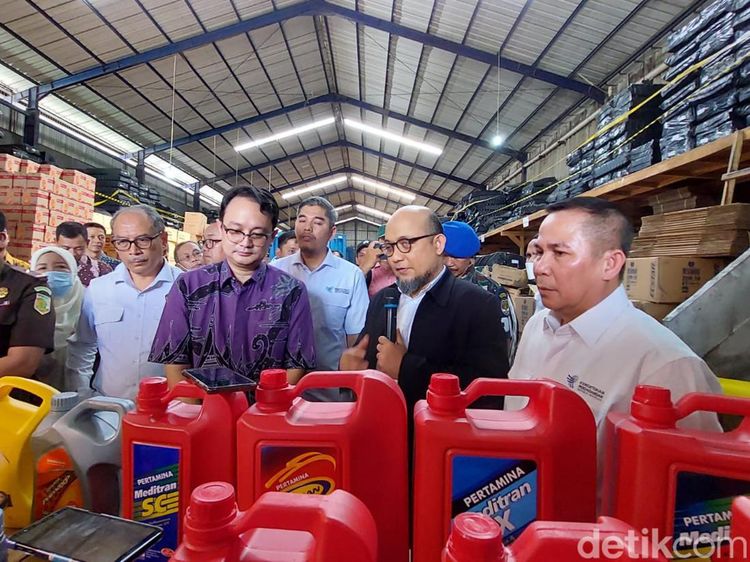 Duet Jerry Sambuaga-Novel Baswedan Sikat Pabrik Oli Ilegal