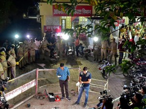 Dunia Hari Ini: Eks Anggota Parlemen India Ditembak Saat Siaran Langsung TV