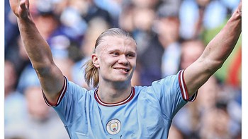 Haaland yang sedang tajam, bukan tak mungkin akan jadi raja gol di Liga Inggris dalam semusim. Tiga gol lagi, predikat tersebut akan disabet oleh Haaland. Foto: Twitter