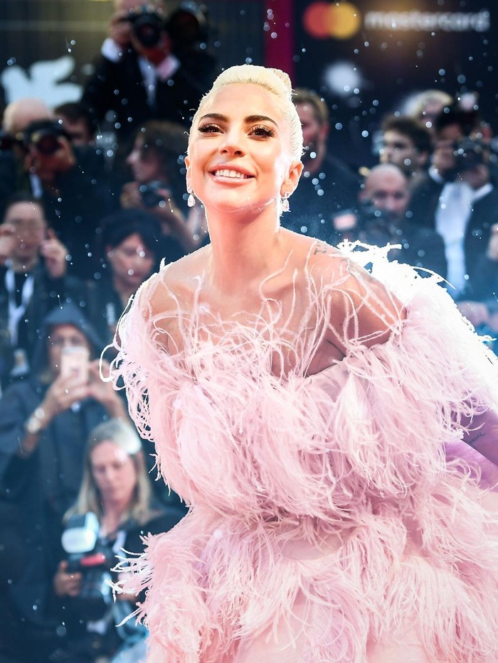 Gaya Zodiak Aries Lady Gaga Singer and actress Lady Gaga arrives for the premiere of the film A Star is Born presented out of competition on August 31, 2018 during the 75th Venice Film Festival at Venice Lido. (Photo by Filippo MONTEFORTE / AFP) (Photo by FILIPPO MONTEFORTE/AFP via Getty Images)