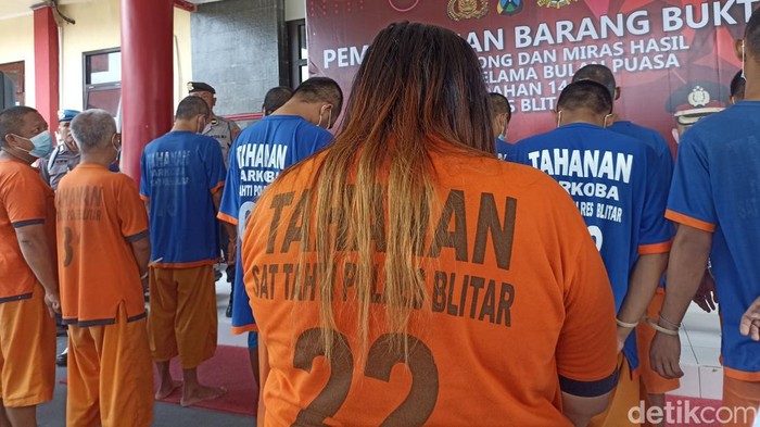 IRT di Blitar nekat menjadi muncikari