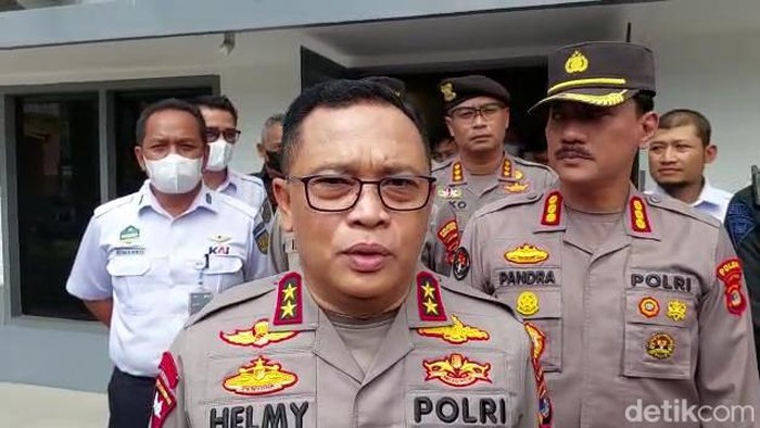 Serangan Misterius pada Markas Polda Lampung oleh Orang Tidak Dikenal Berkendara Mobil