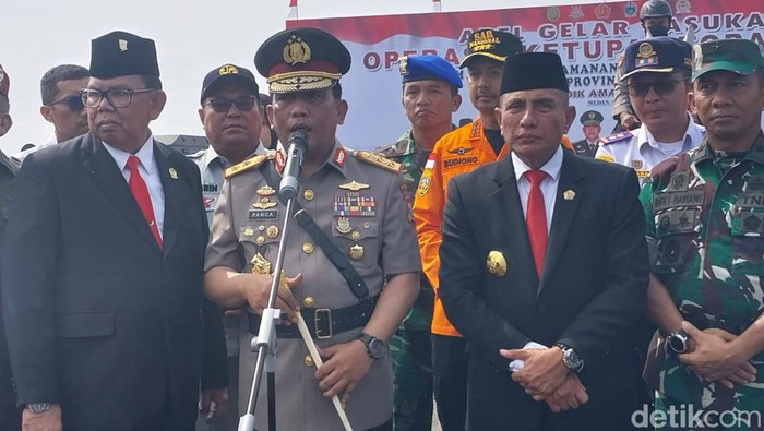 Kapolda Sumut Irjen RZ Panca Putra Simanjuntak, bersama Forkopimda Sumut usai apel gelar pasukan Operasi Ketupat Toba 2023. Foto: Finta Rahyuni/detikSumut