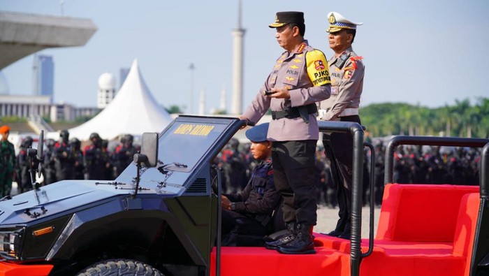 Kapolri Jenderal Listyo Sigit Prabowo di acara Apel Gelar Pasukan Operasi Ketupat Tahun 2023