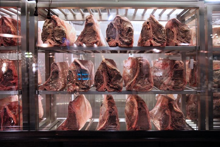 Steak Dry Aged Sedang Populer, Apakah Halal Dikonsumsi?