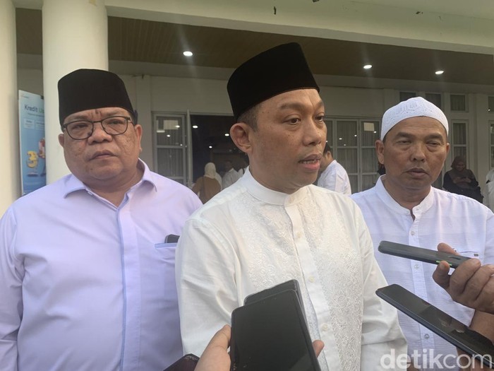 Ketua REI Sumut Andi Atmoko Panggabean (tengah) usai acara berbagi anak yatim dan dhuafa di Rumah Dinas Gubsu Ketua REI Sumut Andi Atmoko Panggabean (tengah) usai acara berbagi anak yatim dan dhuafa di Rumah Dinas Gubsu