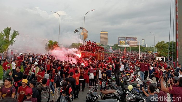Konvoi juara PSM di Kota Makassar, Sulsel.