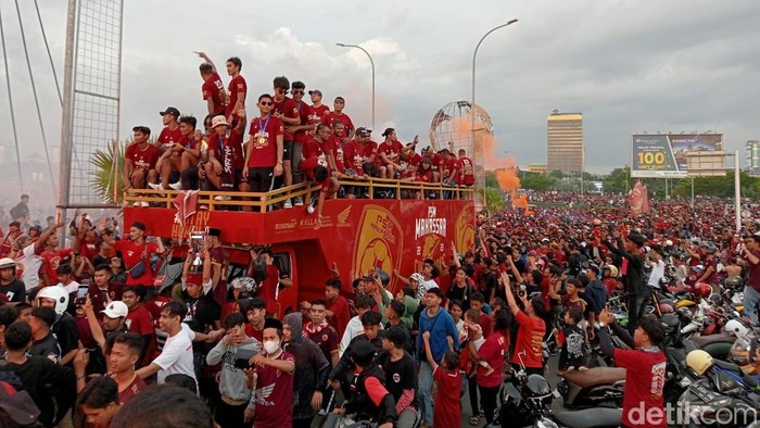 Konvoi juara PSM di Kota Makassar, Sulsel.