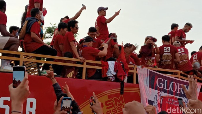 Konvoi juara PSM di Kota Makassar, Sulsel.