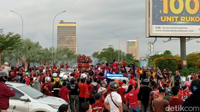 Konvoi juara PSM Makassar di Liga 1 2022/2023.