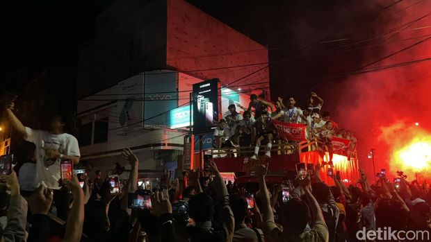 Konvoi pesta juara PSM Makassar di Parepare.