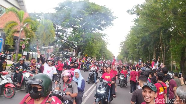 Konvoi PSM juara Liga 1 di Makassar.