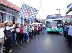 Korban PHK Difasilitasi Ganjar Mudik Gratis dari Bandung ke Jateng