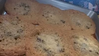 Lupa membuat takaran yang pas untuk kue keringnya, loyang netizen ini berubah menjadi bencana. Seluruh adonannya menyatu dan tak berbentuk kue kering lagi. Foto: Insider