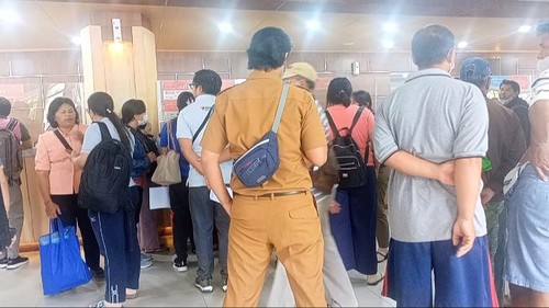 Loket Poliklinik RSD Mangusada, Badung, diserbu ratusan guru PPPK yang hendak membuat surat keterangan sehat sejak Senin (17/4/2023) pagi.