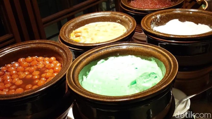 Menu takjil di The Gaia Hotel Bandung.