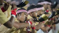 Para penampil mencoba memecahkan dua rekor dunia, yakni pertunjukan tari Bihu terbesar dan penampilan terbesar oleh musisi folk yang mencakup instrumen tradisional seperti dhol, pepa, gogona dan toka.  