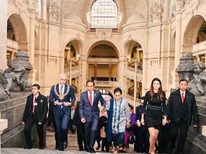 Momen Jokowi dan Iriana Kunjungi Balai Kota Hannover Jerman