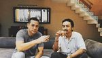 Momen Makan Bersama Ari Wibowo dan Sang Istri yang Romantis