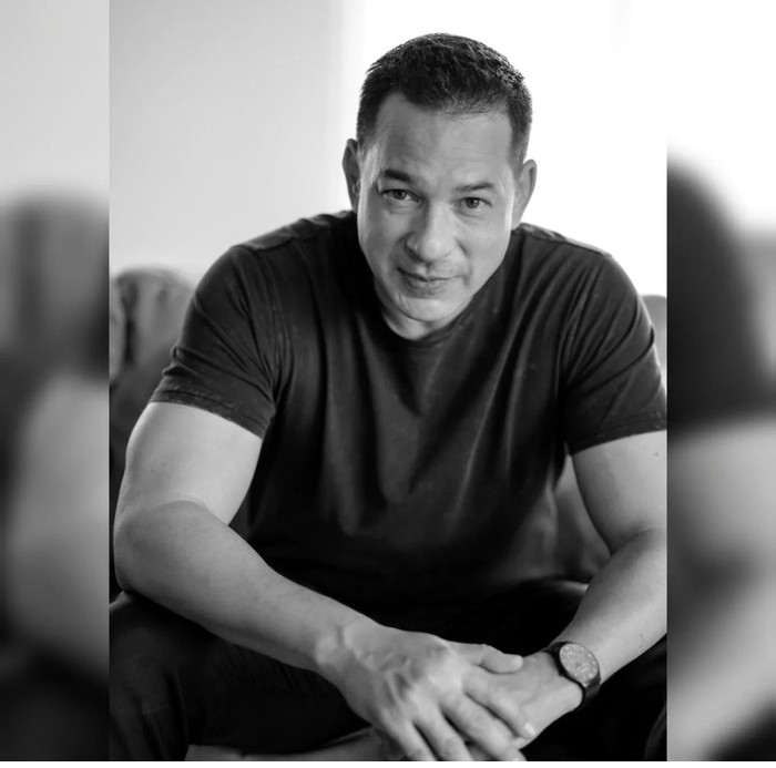 Momen Makan Bersama Ari Wibowo dan Sang Istri yang  Romantis