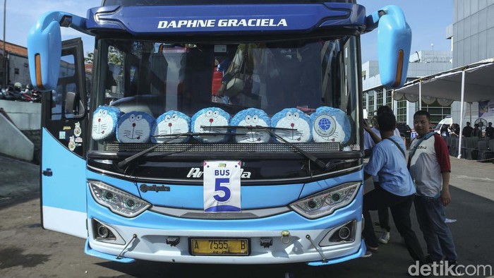 Mudik Asyik Transmedia Berangkatkan 400 Peserta Mudik Asyik Transmedia kembali digelar. Sebanyak 400 orang diberangkatkan ke kampung halaman dengan 10 bus.