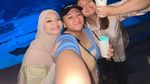 Momen Nadya Holscher Makan Pizza hingga Jajan Es Krim Legendaris