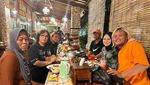 Momen Nadya Holscher Makan Pizza hingga Jajan Es Krim Legendaris