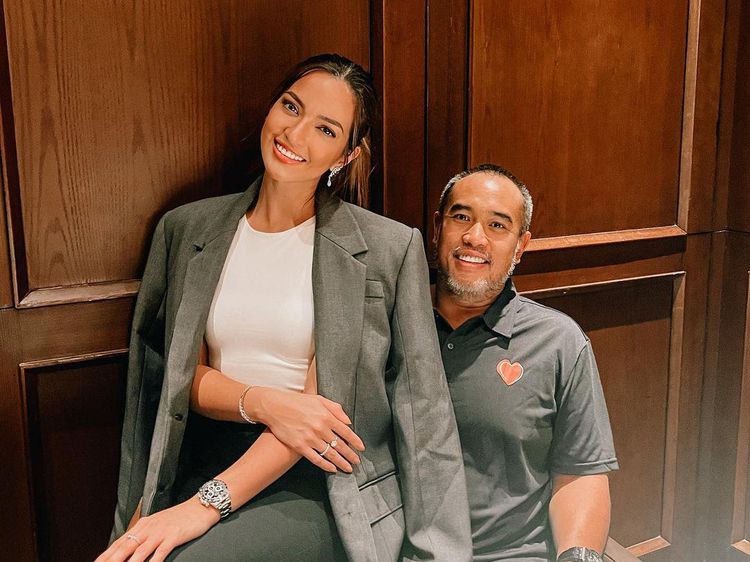 Keseruan Ulang Tahun Nia Ramadhani ke-33 Dihadiri Aburizal Bakrie