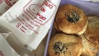 Wo Ai Pao di Petak Enam, Glodok tawarkan bakpao unik khas Taiwan. Bakpao ini dipanggang sehingga luarnya renyah. Untuk isinya ada ayam lada hitam, madu, kacang merah, dan cokelat. Harganya sekitar Rp 30.000. Foto: woaipao