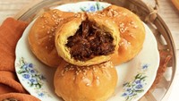 Dari Bandung, kamu bisa cicip char siew bao buatan Pooby Cooks. Bakpao bakar khas Malaysia ini juga bisa dikirim ke luar kota. Harganya Rp 75.000 isi 6. Isinya ada ayam char siew, kari, hingga cokelat kacang. Foto: poobycooks