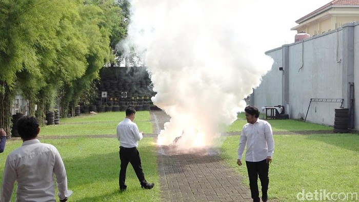 obat mercon dimusnahkan di mojokerto