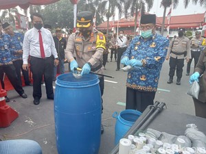 88 Kg Bahan Baku Mercon di Kota Blitar Dimusnahkan