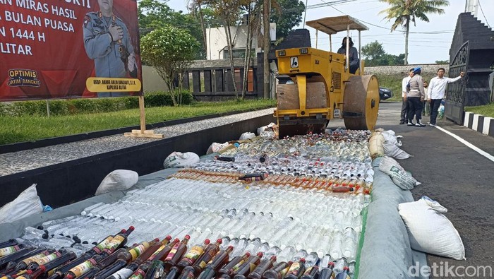 pemusnahan miras dan knalpot brong blitar