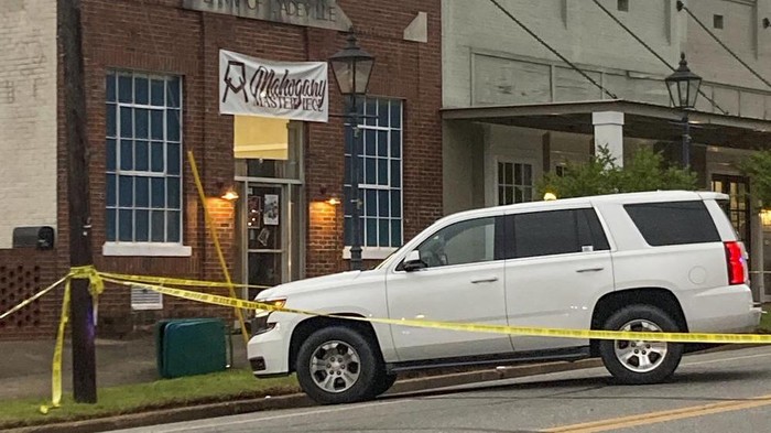 Sebanyak 4 orang meninggal dunia akibat penembakan massal di Alabama, Amerika Serikat pada Sabtu, 15 April 2023 waktu setempat. Berikut informasi selengkapnya!Alex Gladden/The Montgomery Advertiser via AP