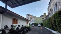 Parkir kendaraan luas