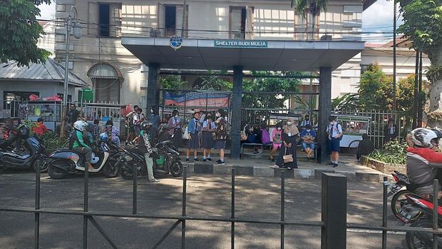 Penumpang angkot di Bogor terlantar gara-gara sopir mogok operasi (M Sholihin-detikcom)