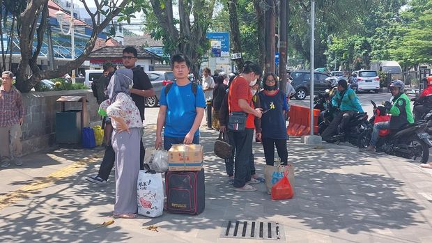 Penumpang angkot di Bogor terlantar gara-gara sopir mogok operasi (M Sholihin-detikcom)