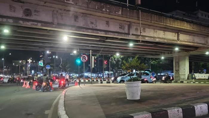 Penutupan lalin di simpang mampag