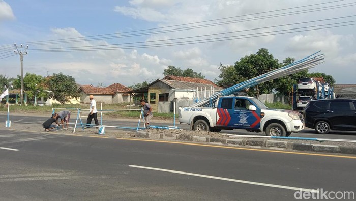 Persiapan arus mudik di Jalur Pantura Indramayu, Senin (17/4/2023).